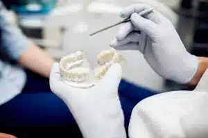 Proteză dentară mobila: Opțiuni, prețuri și recomandări