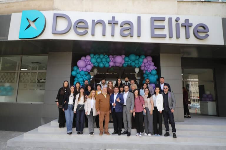 dental-elite-buzau-poza-grup-intrare-clinica