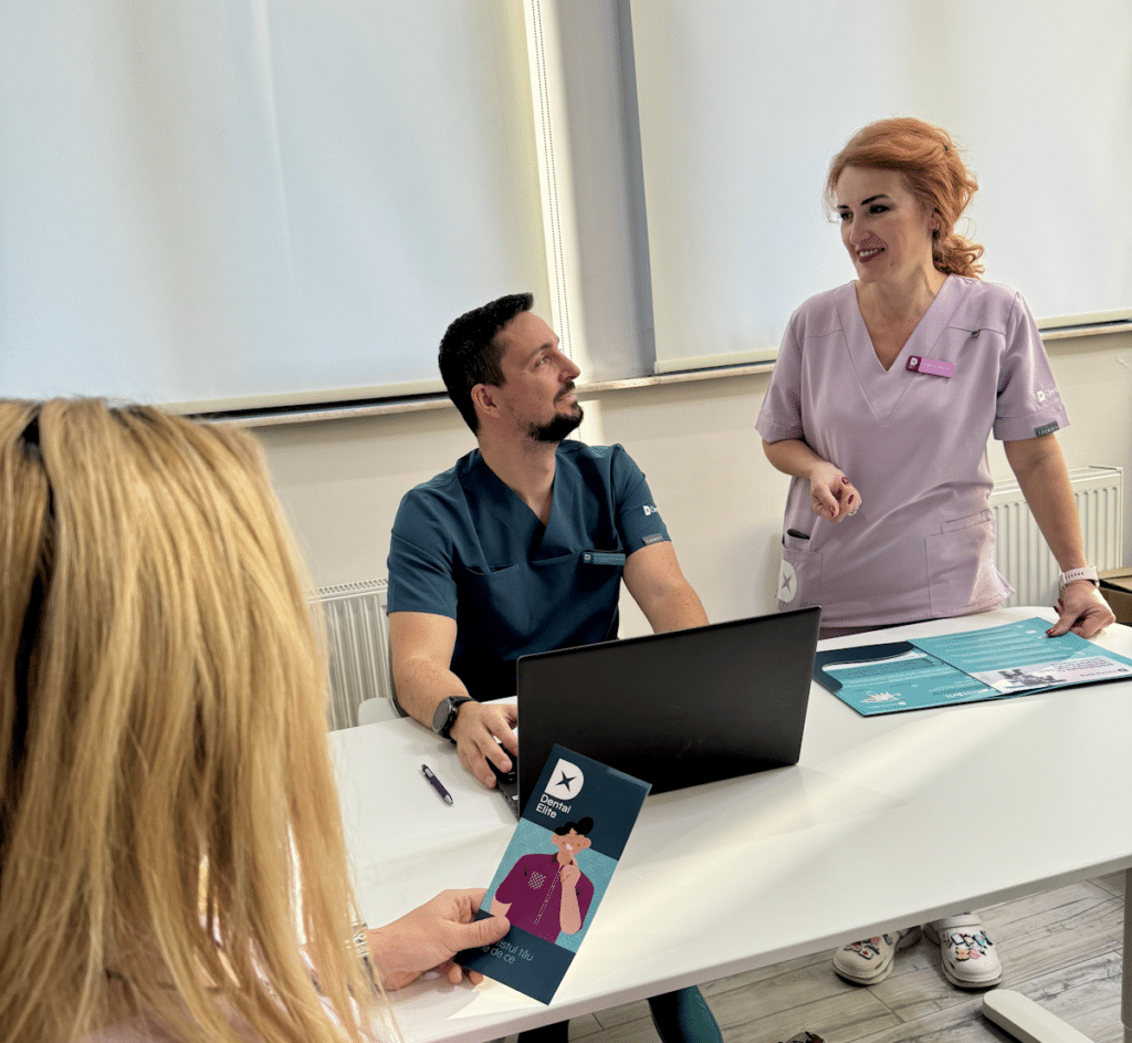 Medic si asistente la Dental Elite