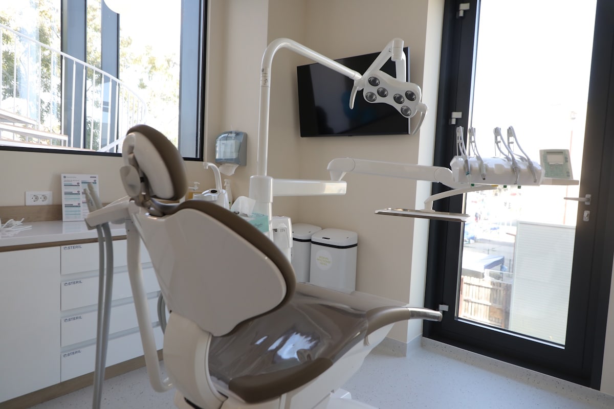 Cabinet dentar pe colt la Dental Elite Voluntari