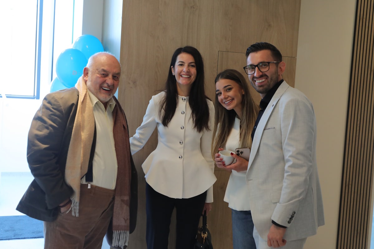 Dr. Daniel Ciucu, Dr. Alexandru Ciucu, Dr. Mara Coserariu la deschiderea Dental Elite Voluntari