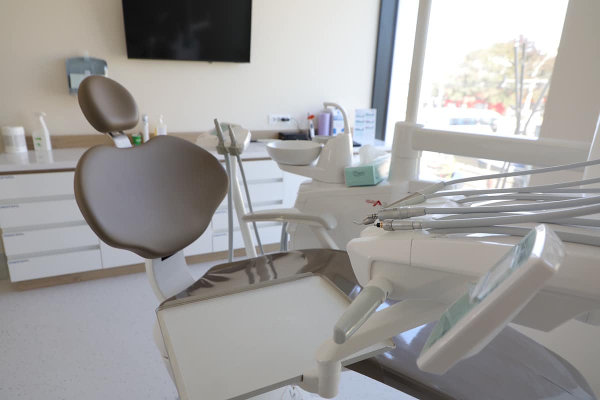 Scaun stomatologic in cabinet la Dental Elite Voluntari