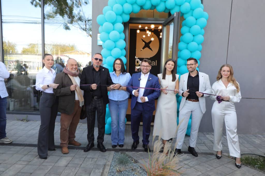Bogdan Ciucu, alaturi de echipa, taie panglica la deschiderea Dental Elite Voluntari